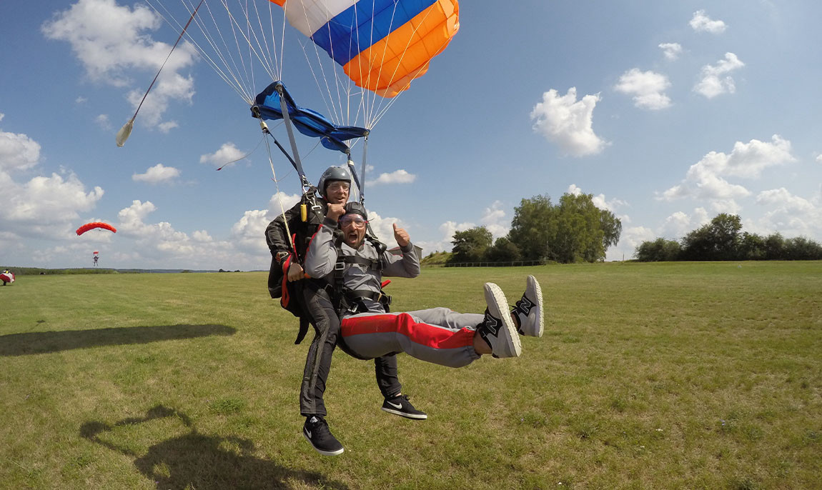 assets/images/activities/ganderkesee-fallschirm-tandemsprung/sou-fal-9-1150x686x90.jpg