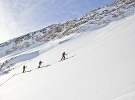 assets/images/activities/garmischpartenkirchen-1-tag-skitourenkurs-fuer-einsteiger-auf-der-piste/skitourenkurs-fuer-einsteiger-skitourenkurse-lvs-kurs~4-270x200x90.jpg