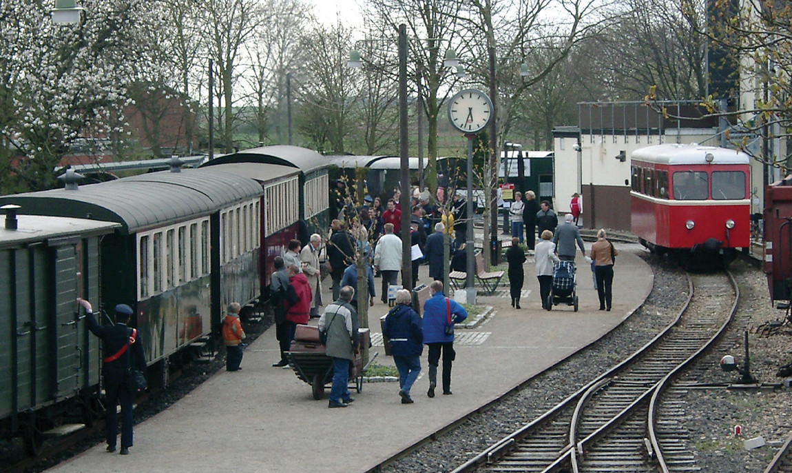 assets/images/activities/geilenkirchen-gillrath-spargelfahrt-in-einer-historischen-dampfeisenbahn/eis-tou-1-1150x686x90.jpg