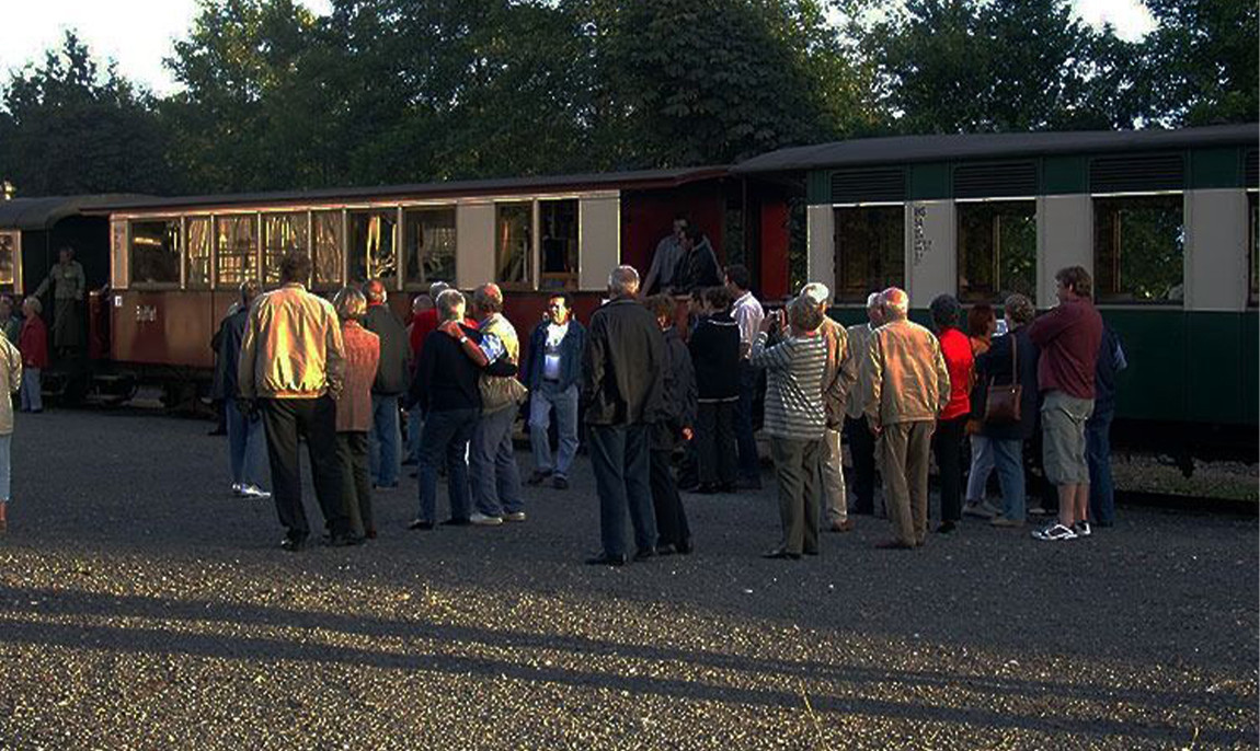 assets/images/activities/geilenkirchen-gillrath-spargelfahrt-in-einer-historischen-dampfeisenbahn/eis-tou-4-1150x686x90.jpg