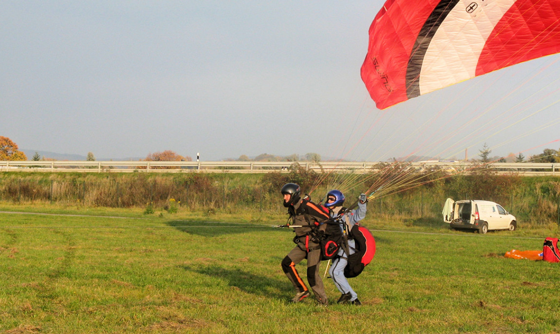 assets/images/activities/gleitschirm-tandemflug-cottbus/Unbenannt-1_0007_2008%2010%2026%20015-1150x686x90.jpg