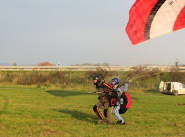 assets/images/activities/gleitschirm-tandemflug-cottbus/Unbenannt-1_0007_2008%2010%2026%20015-270x200x90.jpg
