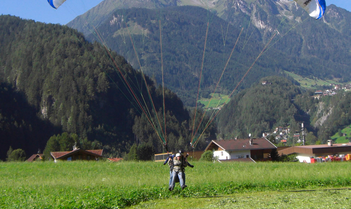 assets/images/activities/gleitschirm-tandemflug-mayrhofen/Unbenannt-2_0003_CIMG5261-1150x686x90.jpg
