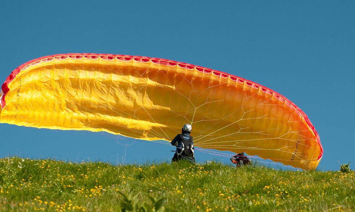 assets/images/activities/gleitschirm-tandemflug-menzenschwand/1280_0002_Fotolia_14960974_Subscription_L-1150x686x90.jpg