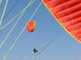 assets/images/activities/gleitschirm-tandemflug-menzenschwand/1280_0003_Fotolia_10712929_Subscription_L-270x200x90.jpg
