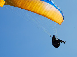 assets/images/activities/gleitschirmfliegen-menzenschwand/1280_0004_Fotolia_7544412_Subscription_L-270x200x90.jpg