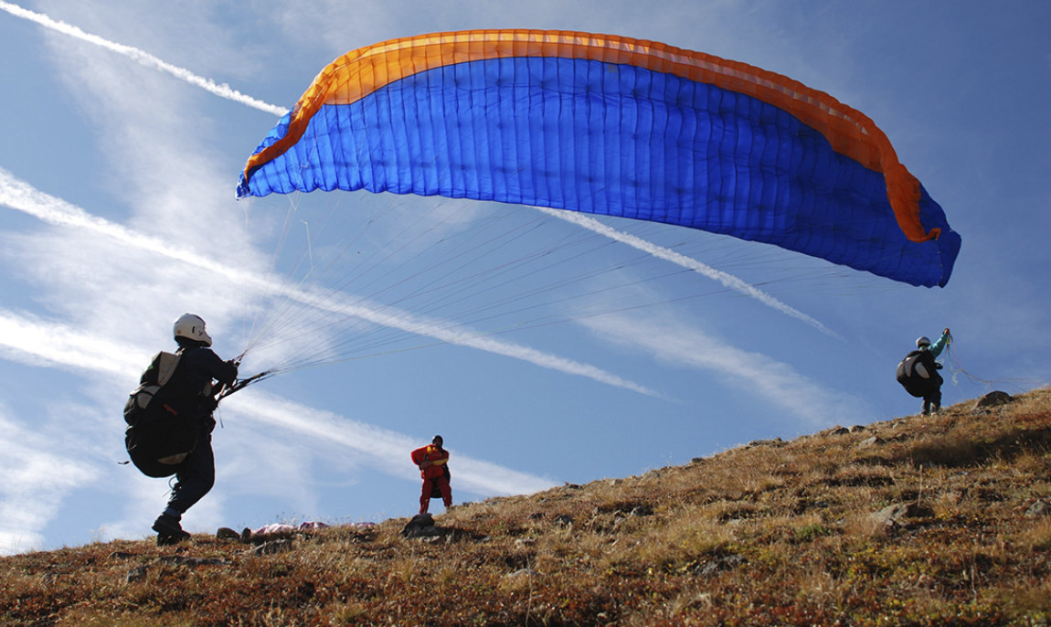 assets/images/activities/gleitschirmfliegen-menzenschwand/1280_0005_Fotolia_7544276_Subscription_L-1150x686x90.jpg