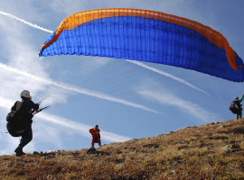 assets/images/activities/gleitschirmfliegen-menzenschwand/1280_0005_Fotolia_7544276_Subscription_L-270x200x90.jpg