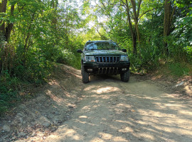 assets/images/activities/grossmehring-60-min-jeep-grand-cherokee-offroad-selber-fahren/off-che-2-270x200x90.jpg
