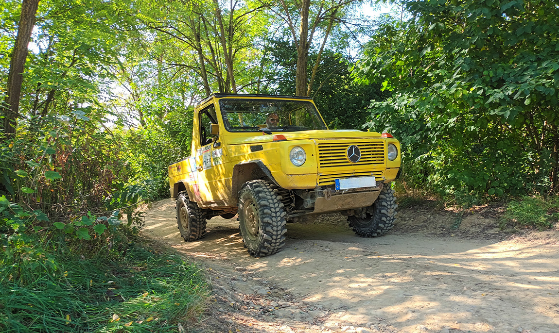 assets/images/activities/grossmehring-60-min-mercedes-gklasse-offroad-selber-fahren/off-Mer-2-1150x686x90.jpg
