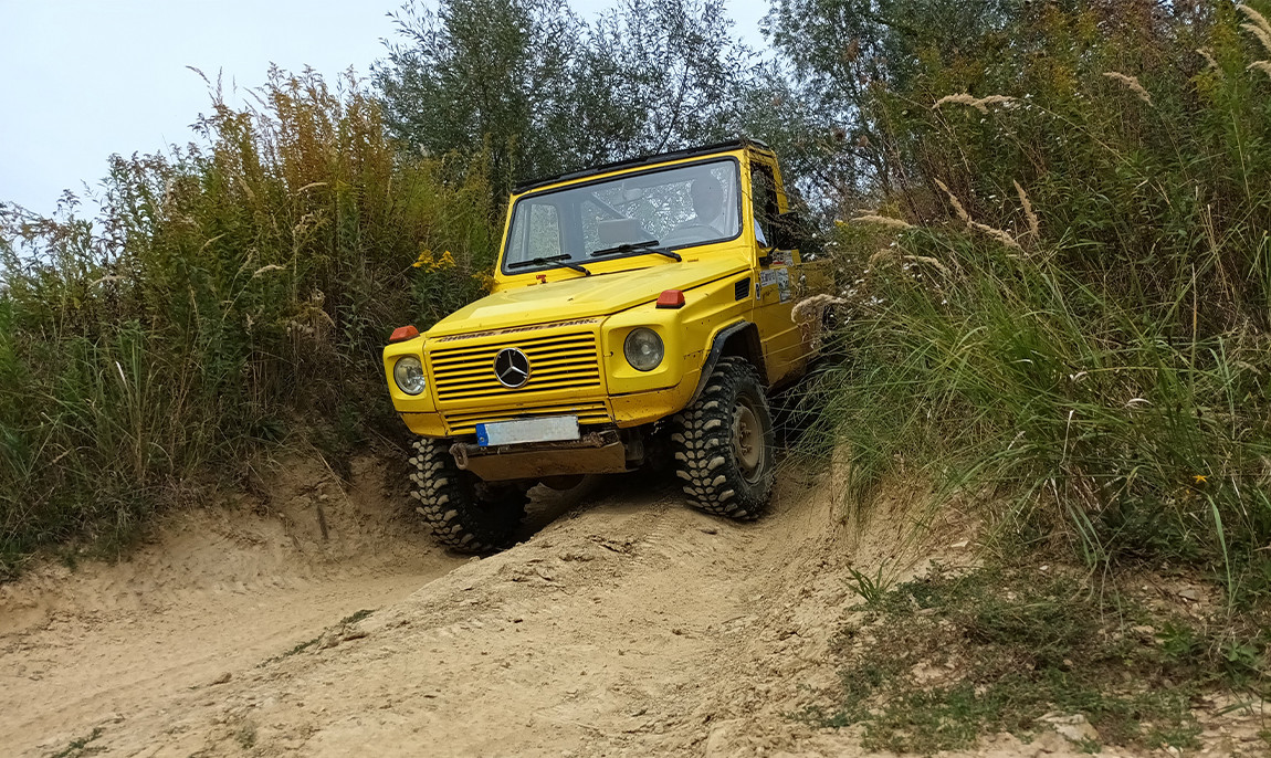 assets/images/activities/grossmehring-60-min-mercedes-gklasse-offroad-selber-fahren/off-Mer-6-1150x686x90.jpg