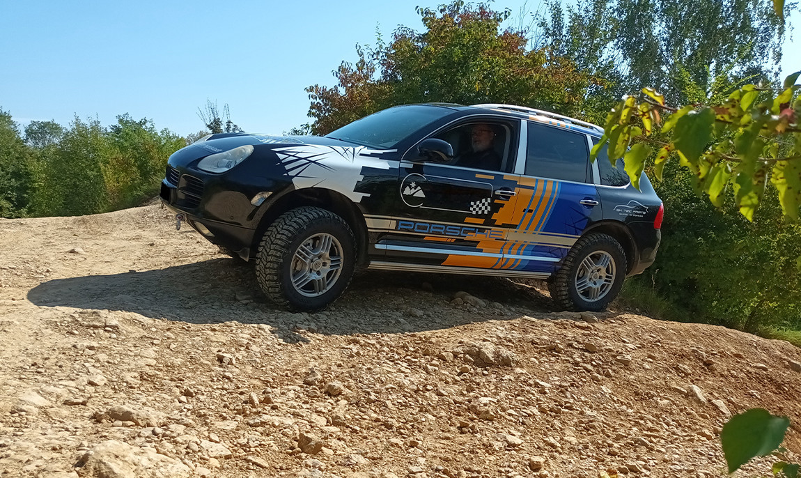 assets/images/activities/grossmehring-60-min-porsche-cayenne-s-offroad-selber-fahren/off-por-3-1150x686x90.jpg