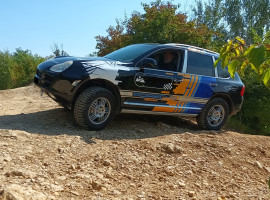 assets/images/activities/grossmehring-60-min-porsche-cayenne-s-offroad-selber-fahren/off-por-3-270x200x90.jpg