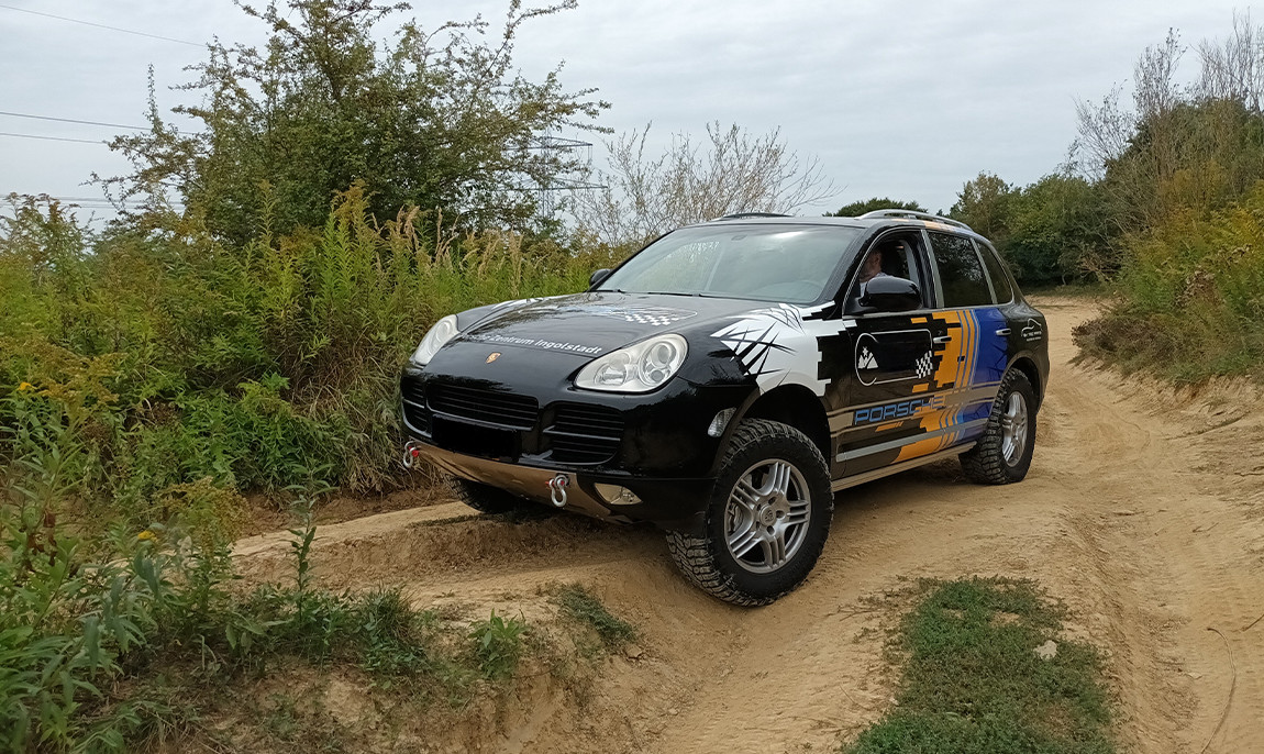 assets/images/activities/grossmehring-60-min-porsche-cayenne-s-offroad-selber-fahren/off-por-4-1150x686x90.jpg
