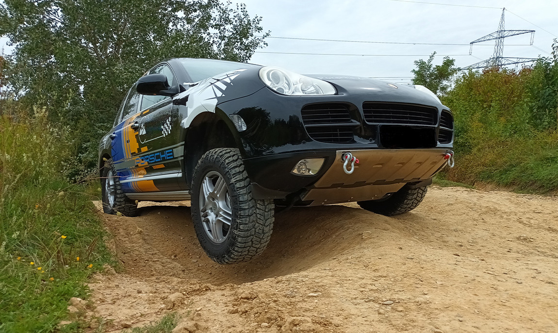 assets/images/activities/grossmehring-60-min-porsche-cayenne-s-offroad-selber-fahren/off-por-5-1150x686x90.jpg