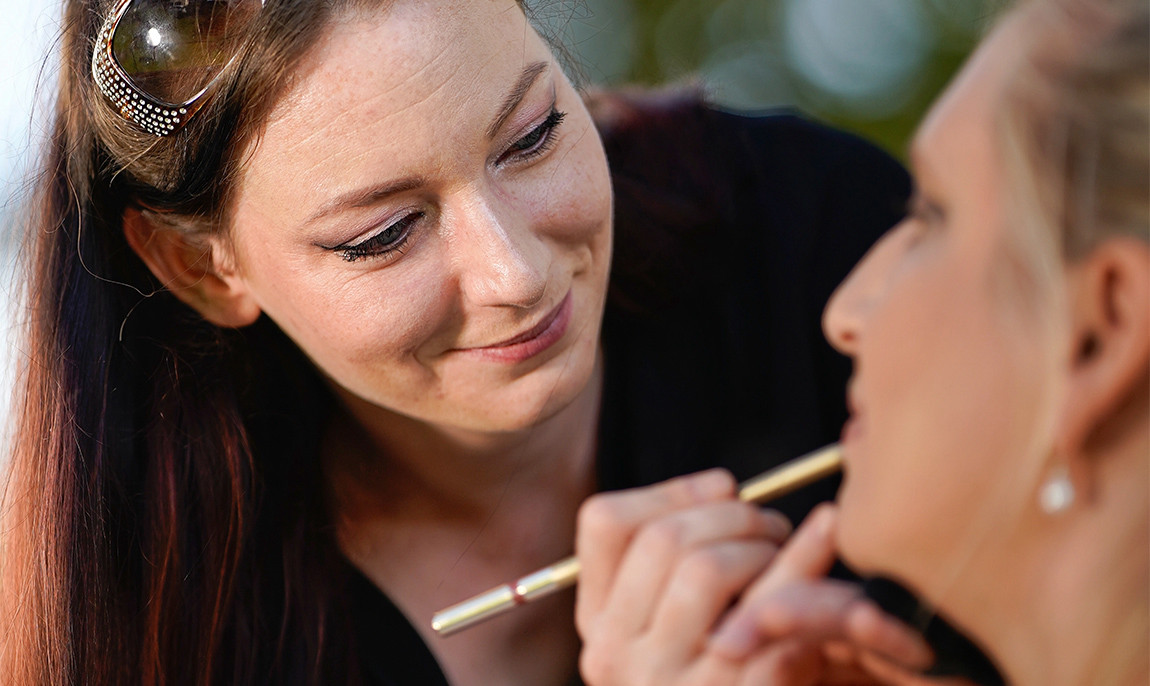 assets/images/activities/grossweil-120-min-makeup-workshop/Make-Up-2-1150x686x90.jpg