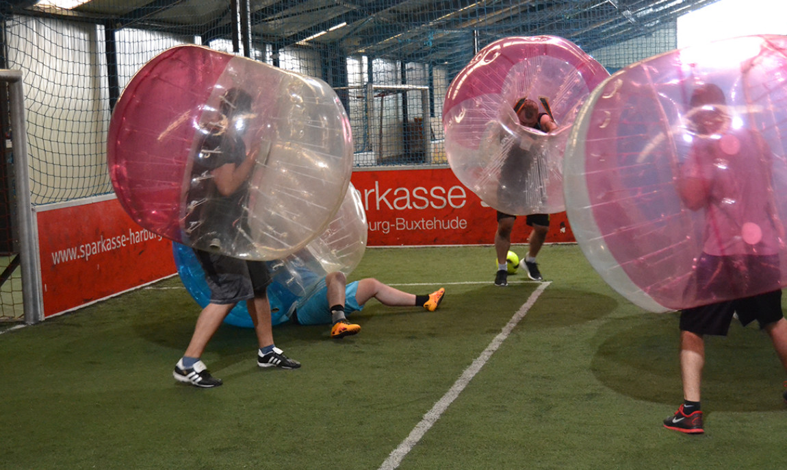 assets/images/activities/hamburg-bubble-fussball/1280_0001_bubblefootball_5-1150x686x90.jpg