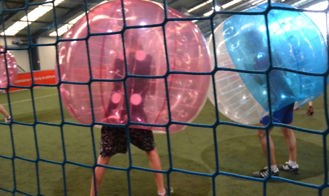 assets/images/activities/hamburg-bubble-fussball/1280_0002_bubblefootball_4-1150x686x90.jpg