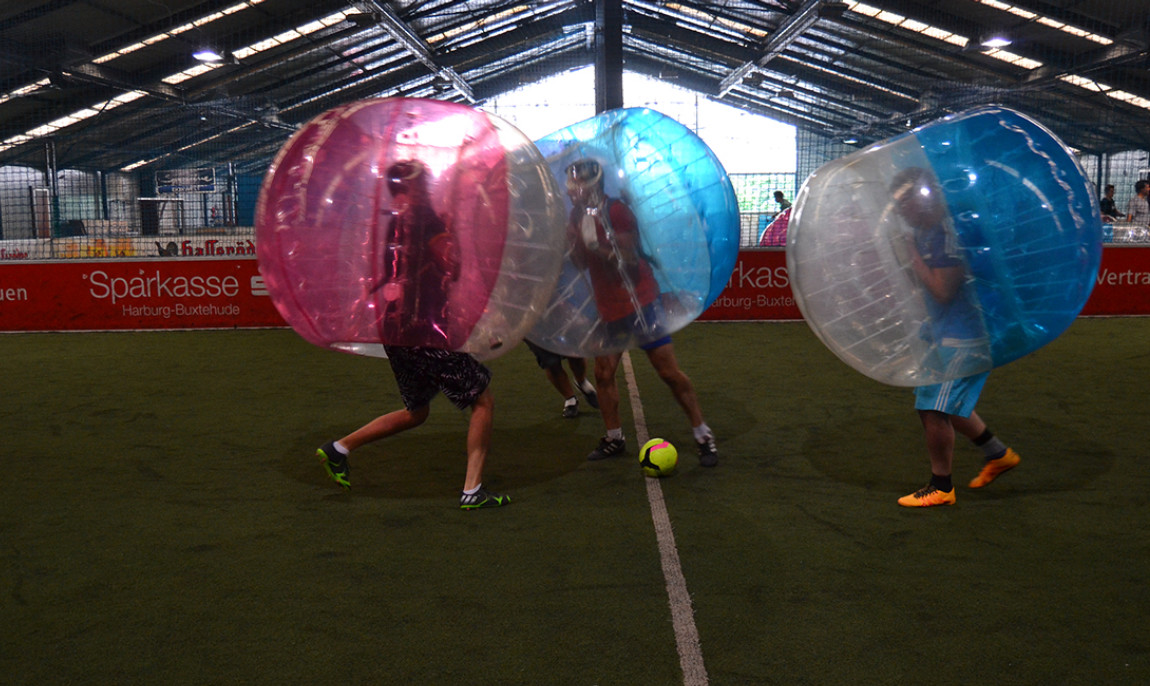 assets/images/activities/hamburg-bubble-fussball/1280_0003_bubblefootball_3-1150x686x90.jpg
