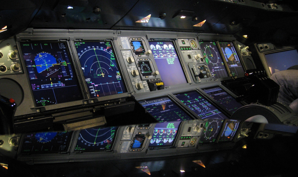 assets/images/activities/hamburg-flugsimulator-a380/cockpit-1669251_1920-1150x686x90.jpg