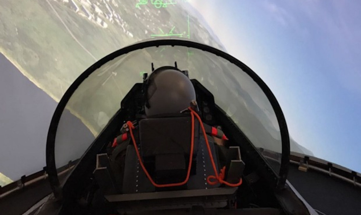 assets/images/activities/hamburg-kampfjet-flugsimulator/f16-1150x686x90.jpg