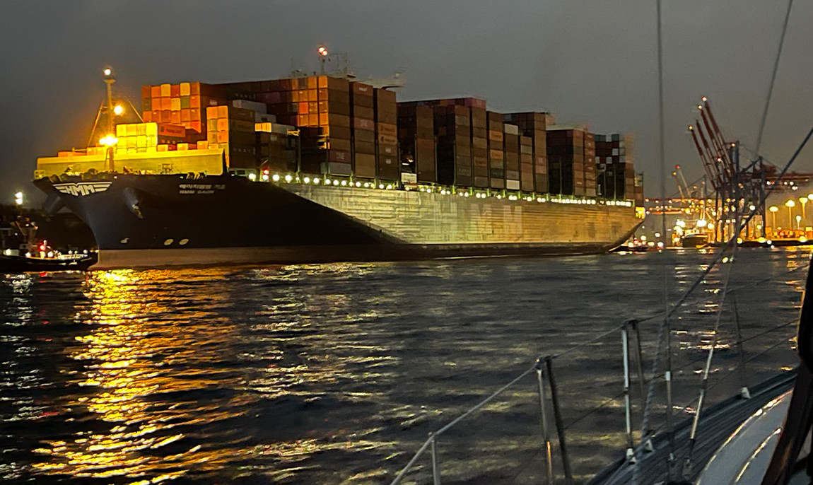 assets/images/activities/hamburg-segeltoern-die-elbe-bei-nacht/Elb-Nacht-hamburg-5-1150x686x90.jpg