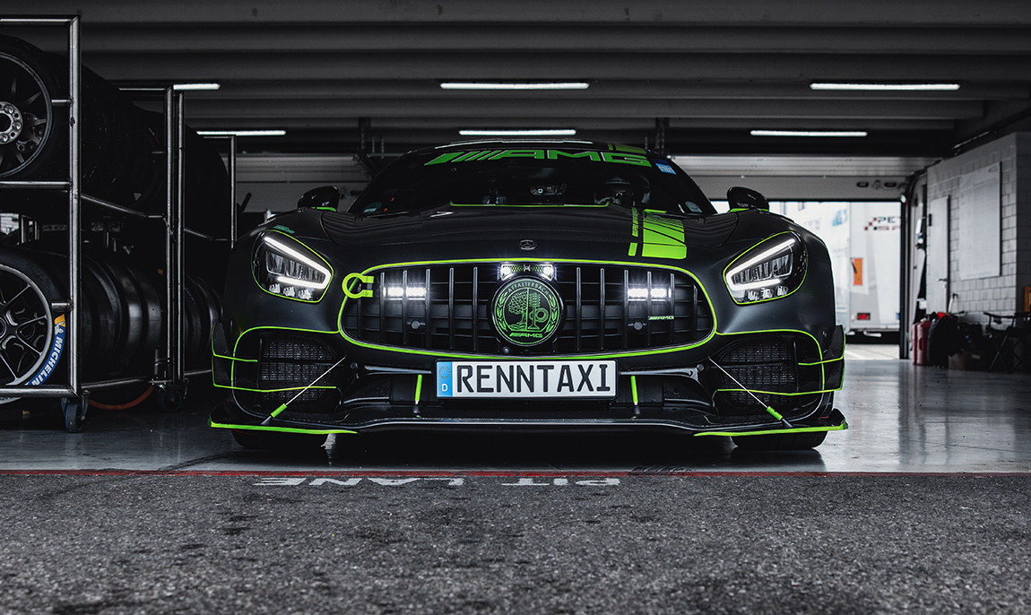 assets/images/activities/hockenheimring-mercedes-amg-gt-r-pro-renntaxi/bear_0016_MC-Renntaxi%20(10%20von%2054)-1150x686x90.jpg