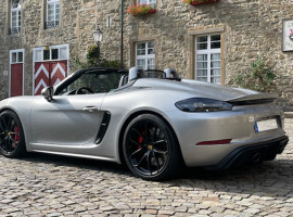 assets/images/activities/hueckeswagen-60-min-porsche-718-spyder-selber-fahren/718%20Spyder-7-270x200x90.jpg
