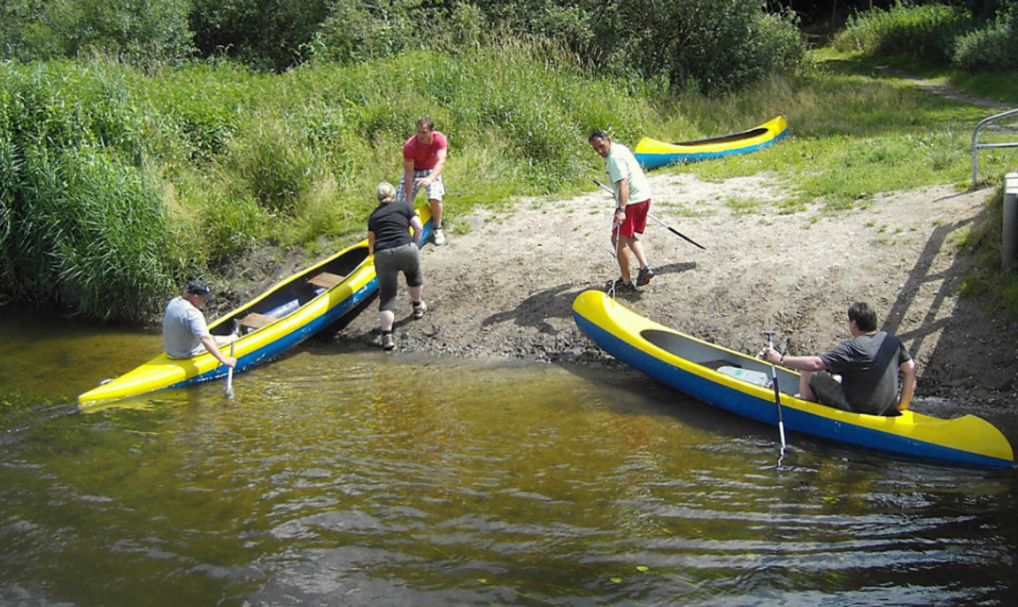 assets/images/activities/kanutour-auf-der-warnow-in-zuelow-raum-schwerin/1280_0001_Kanu%20Warnow%203x%20Anlegen%20Klein%20Raden-1150x686x90.jpg