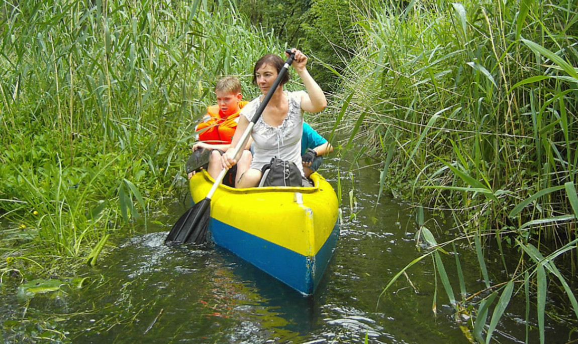 assets/images/activities/kanutour-auf-der-warnow-in-zuelow-raum-schwerin/1280_0005_Kanu%20im%20Dickicht%20Treppnitzbach%201-1150x686x90.jpg