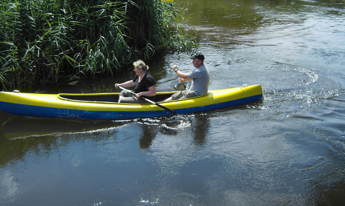assets/images/activities/kanutour-in-warin-mecklenburg-vorpommern/1280_0002_Kanu%20Warnow%203er%20Klein%20Raden-1150x686x90.jpg