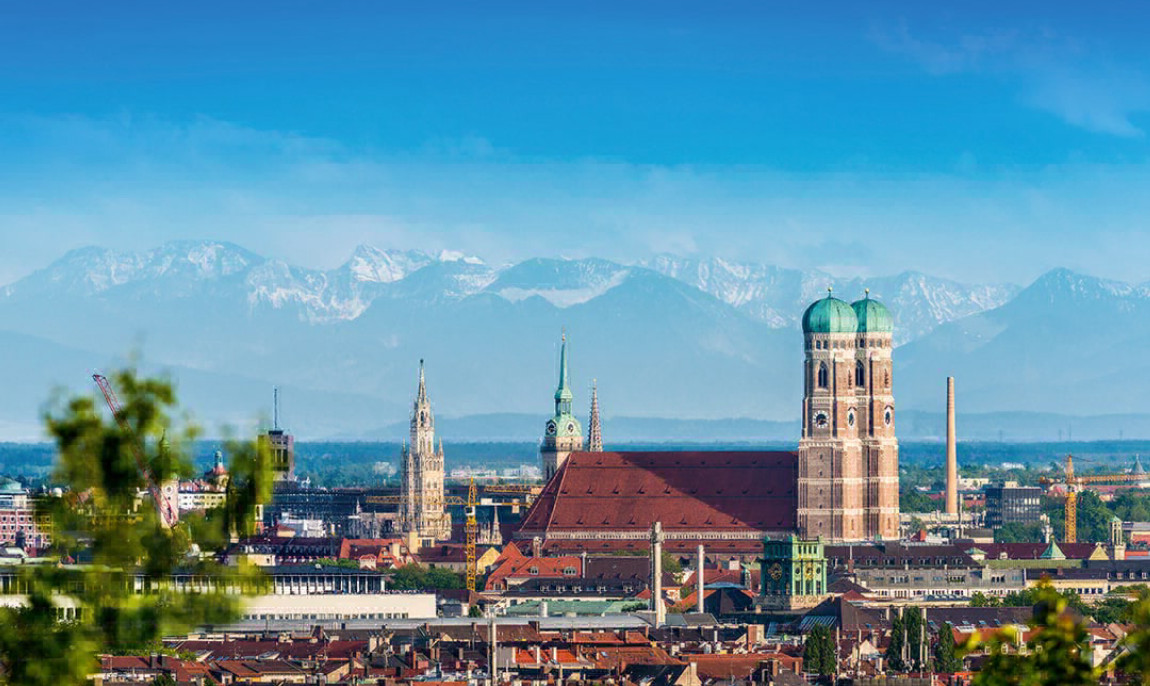 assets/images/activities/karlsruhe-45-std-karlsruhe-erschmecken-raetseldinnertour-fuer-2/muenchen-frauenkirche-1080x720.jpg