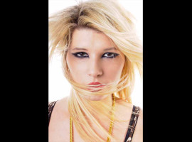 assets/images/activities/kassel-calden-beauty-fotoshooting-inclusive-styling/sky-bea-1-270x200x90.jpg
