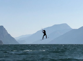 assets/images/activities/kitesurfen-tageskurs-am-gardasee/1280_0002_Rider%20K%20Panorama%20IMG_0352-270x200x90.jpg