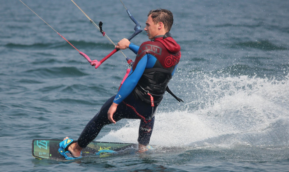 assets/images/activities/kitesurfen-tageskurs-am-gardasee/1280_0003_Rider%20H%2017-1150x686x90.jpg