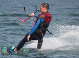 assets/images/activities/kitesurfen-tageskurs-am-gardasee/1280_0003_Rider%20H%2017-270x200x90.jpg
