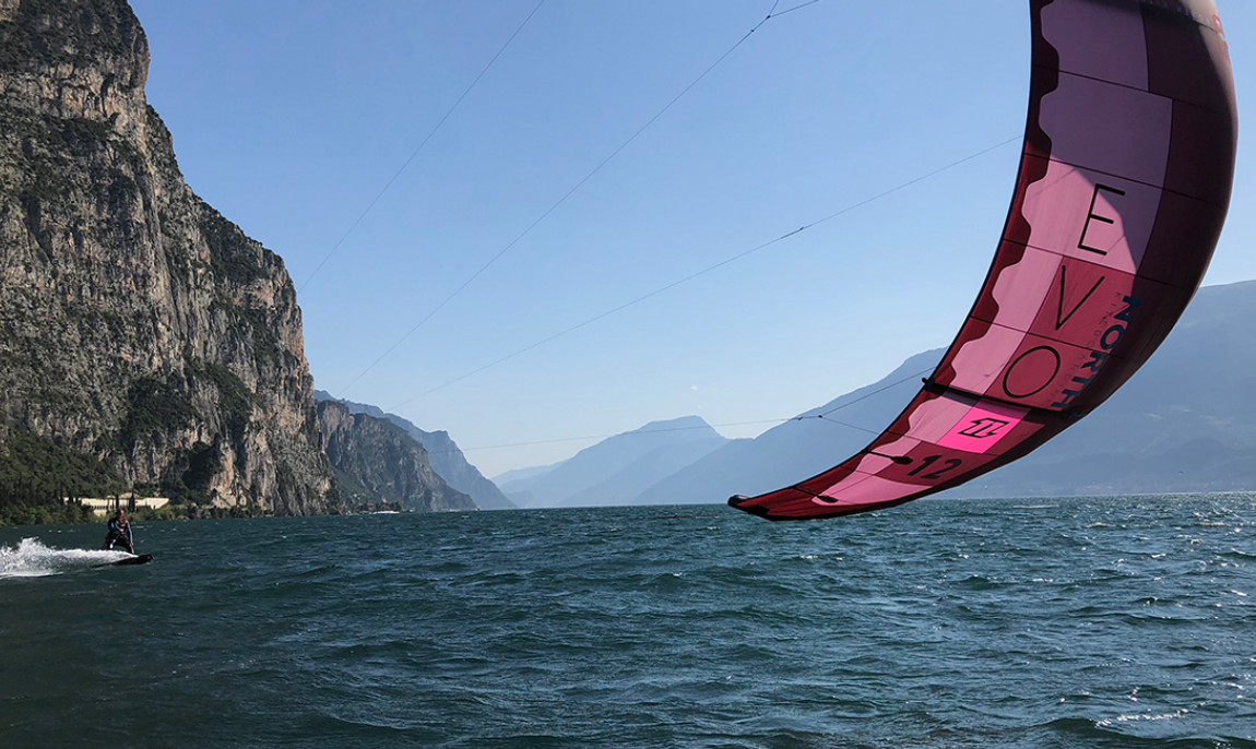 assets/images/activities/kitesurfen-zwei-tageskurs-am-gardasee/1280_0001_Rider%20N%20IMG_0372-1150x686x90.jpg