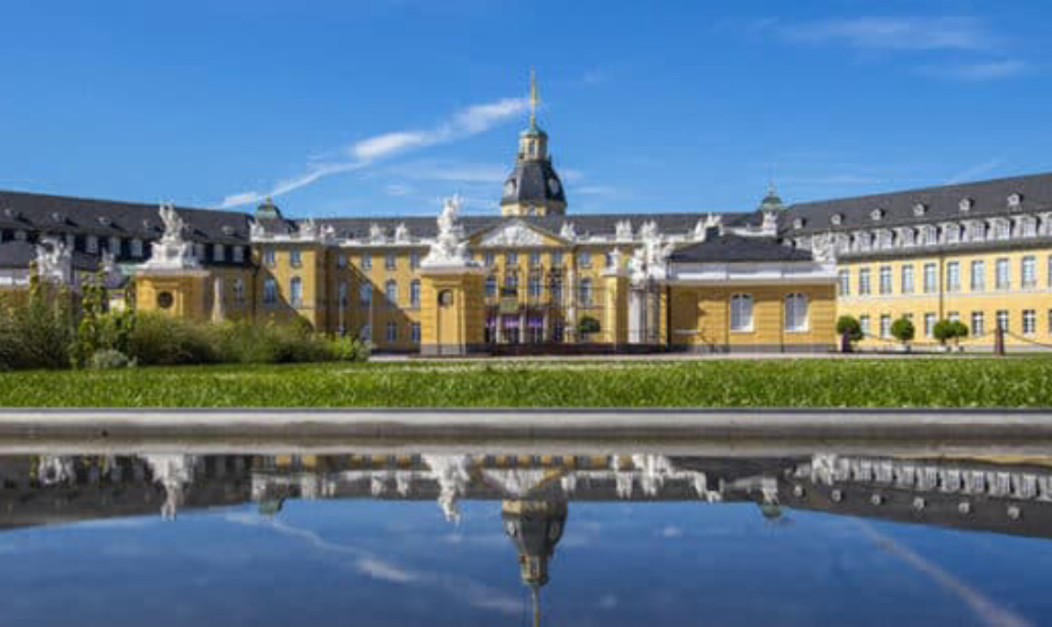 assets/images/activities/koeln-45-std-koeln-erschmecken-raetseldinnertour-fuer-2/schloss-karlsruhe-hauptseite_teaser-727x308-2-1150x686x90.jpg
