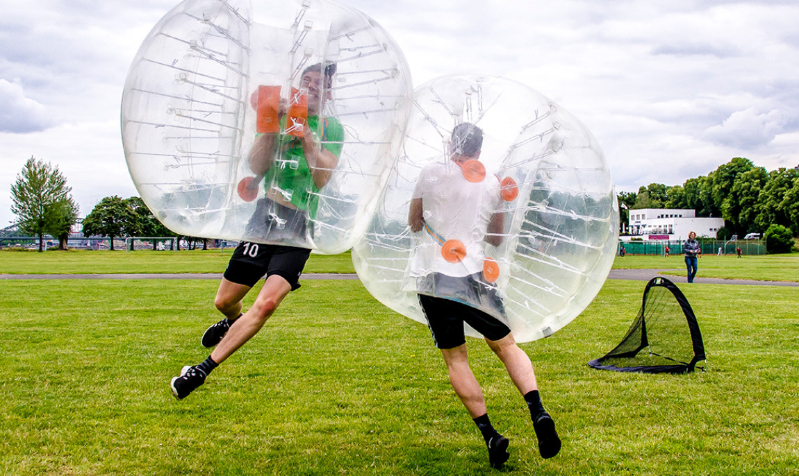 assets/images/activities/koeln-outdoor-bubble-soccer/1280_0002_ClashBall_Geburtstag-1150x686x90.jpg