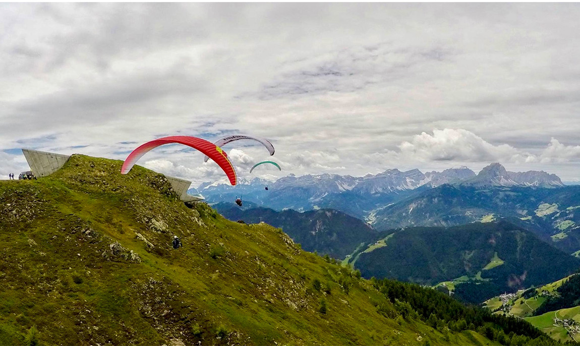 assets/images/activities/kronplatz-in-suedtirol-italien-15-min-paragliding-akrobatik-action-flug/tan-nied-1-1150x686x90.jpg
