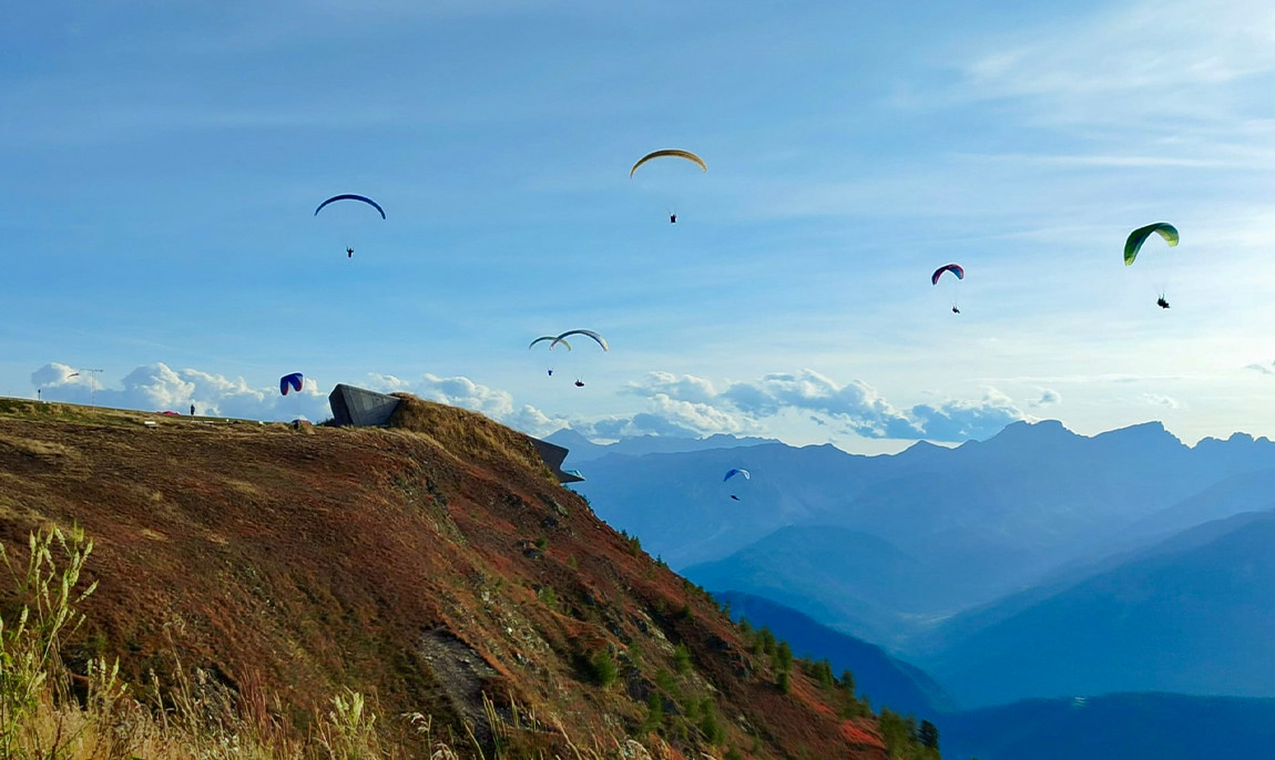 assets/images/activities/kronplatz-in-suedtirol-italien-15-min-paragliding-akrobatik-action-flug/tan-nied-4-1150x686x90.jpg