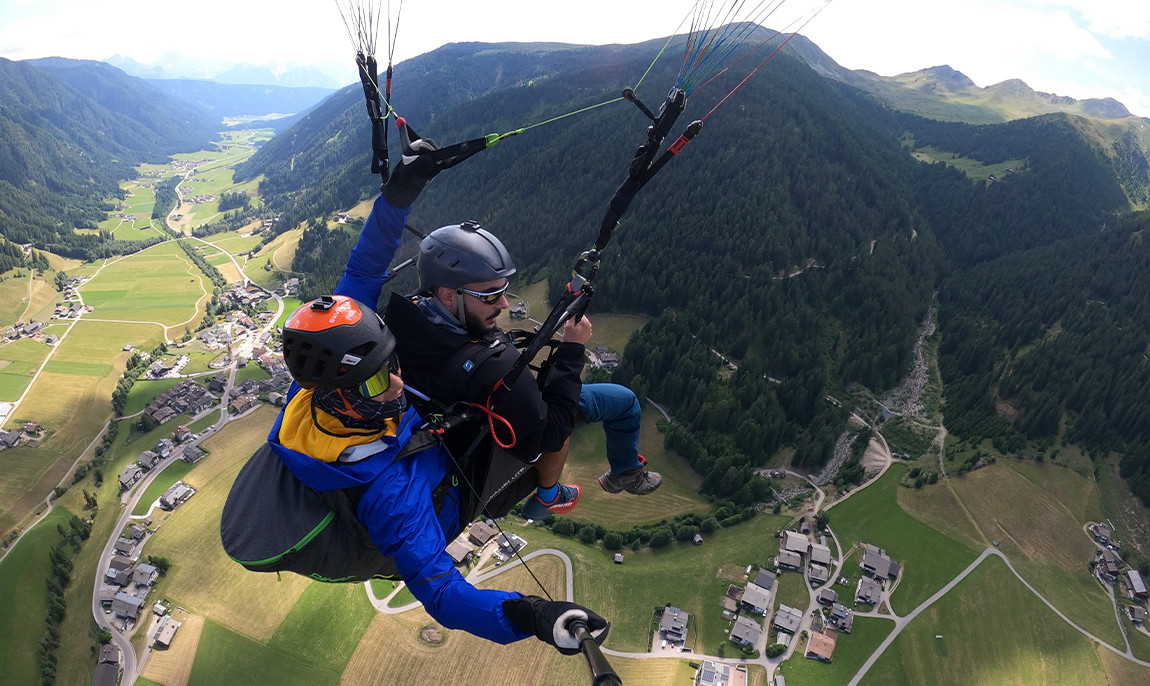 assets/images/activities/kronplatz-in-suedtirol-italien-20-min-gleitschirmtandemflug/Gleitschirm-4-1150x686x90.jpg