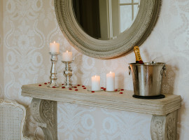 assets/images/activities/krugsdorf-romantische-uebernachtung-in-der-hochzeitssuite-inkl-candlelightdinner-fuer-2-personen/sch-hoc-%20005-270x200x90.jpg