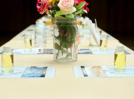 assets/images/activities/mannheim-parfum-seminar/1280_0006_9.OG%20Bsp%20Tisch-270x200x90.jpg