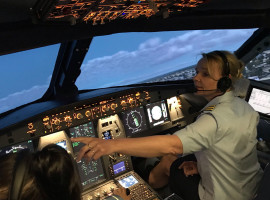 assets/images/activities/markranstaedt-120-min-flugsimulator-a320/Com-320-5-270x200x90.jpg
