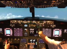 assets/images/activities/markranstaedt-120-min-flugsimulator-boeing-737/Com-737-6-270x200x90.jpg