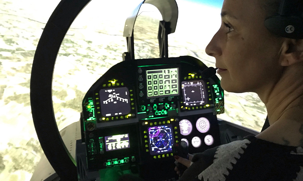 assets/images/activities/markranstaedt-kampfjet-flugsimulator/Com-F18-5-1150x686x90.jpg