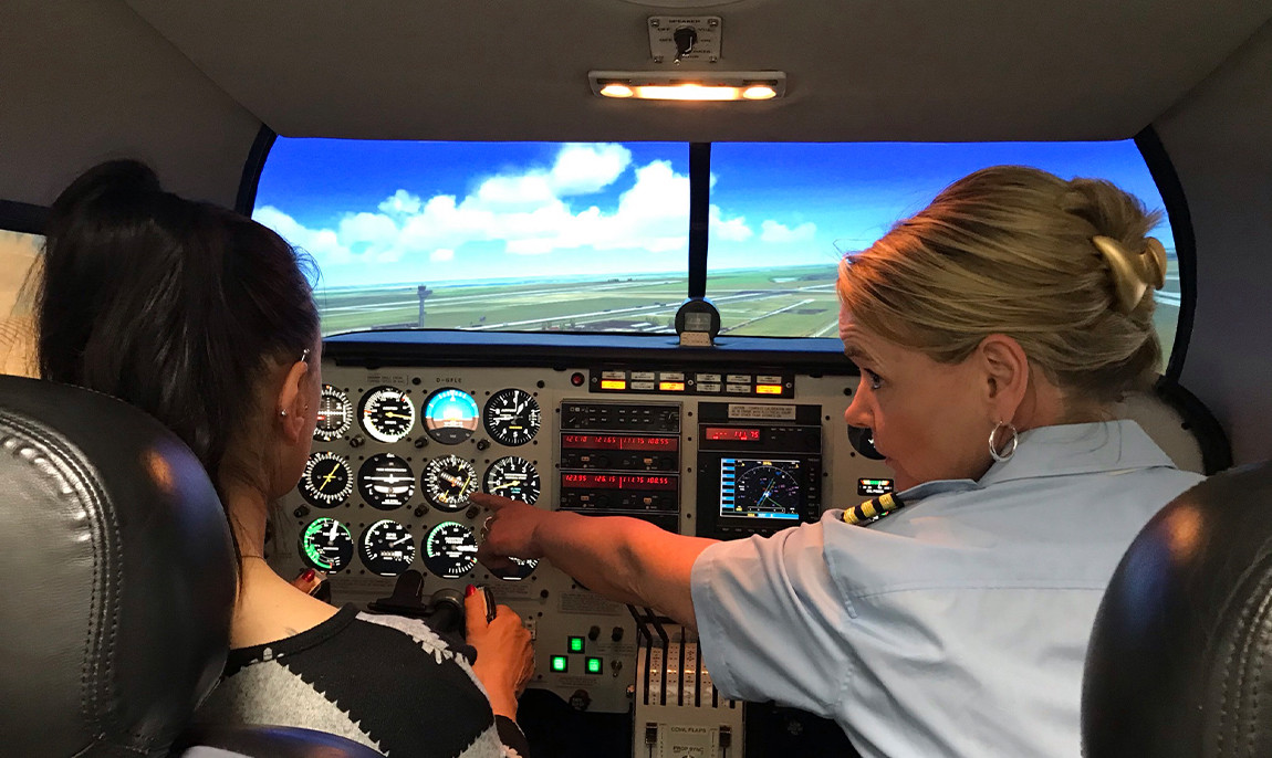 assets/images/activities/markranstaedt-leichtflugzeug-piper-pa-34-flugsimulator/Com-pa34-2-1150x686x90.jpg