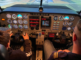 assets/images/activities/markranstaedt-leichtflugzeug-piper-pa-34-flugsimulator/Com-pa34-6-270x200x90.jpg