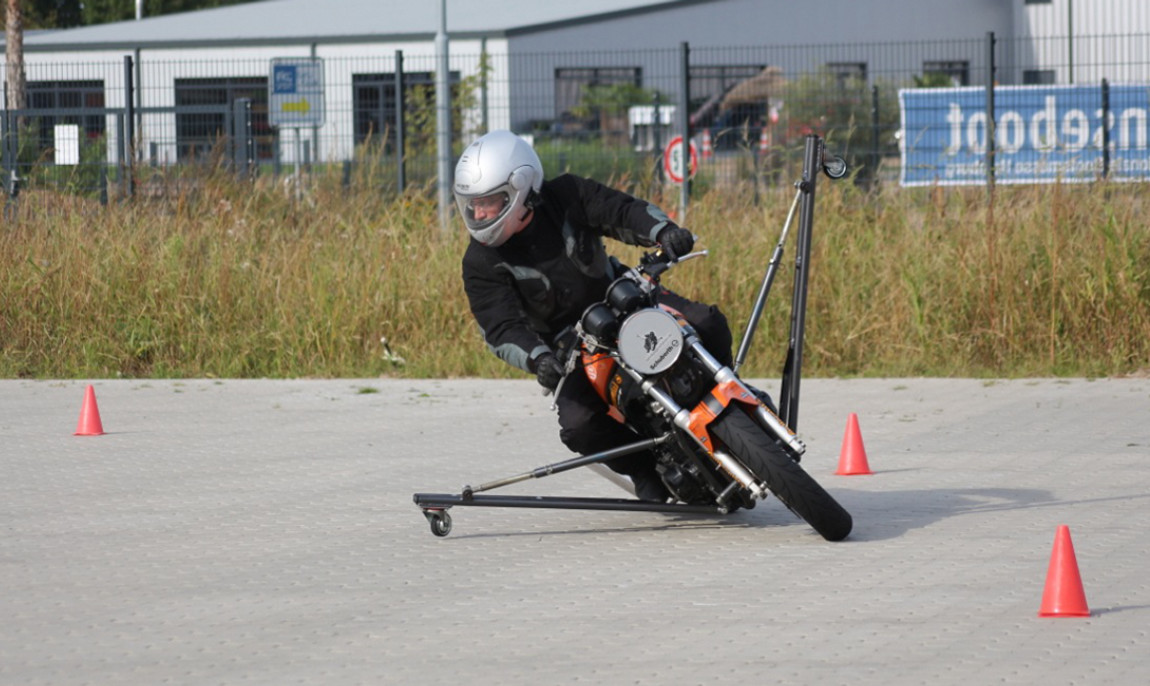 assets/images/activities/motorrad-schraeglagentraining-celle/1280_0000_IMG_7539-1150x686x90.jpg